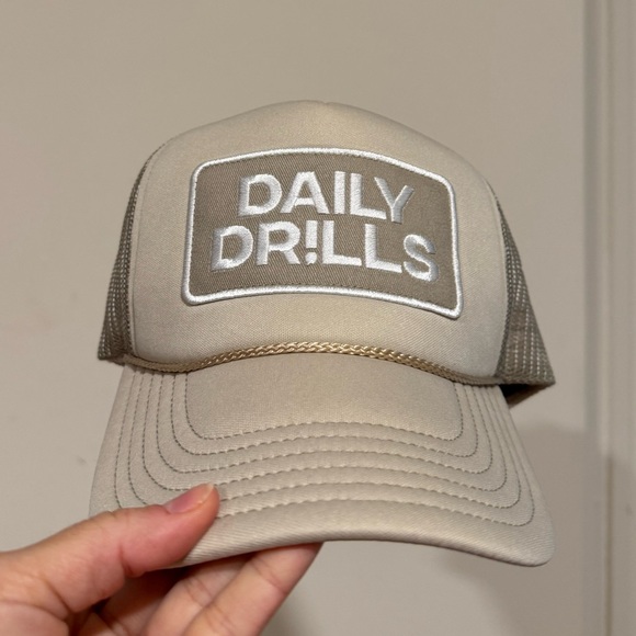 Hardly Worn Daily Drills NYC Pop Up Trucker Hat - Picture 1 of 5